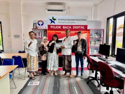 Direktur Standardisasi dan Akreditasi Perpustakaan Serahkan Buku DAK Gedung Perpustakaan Klungkung