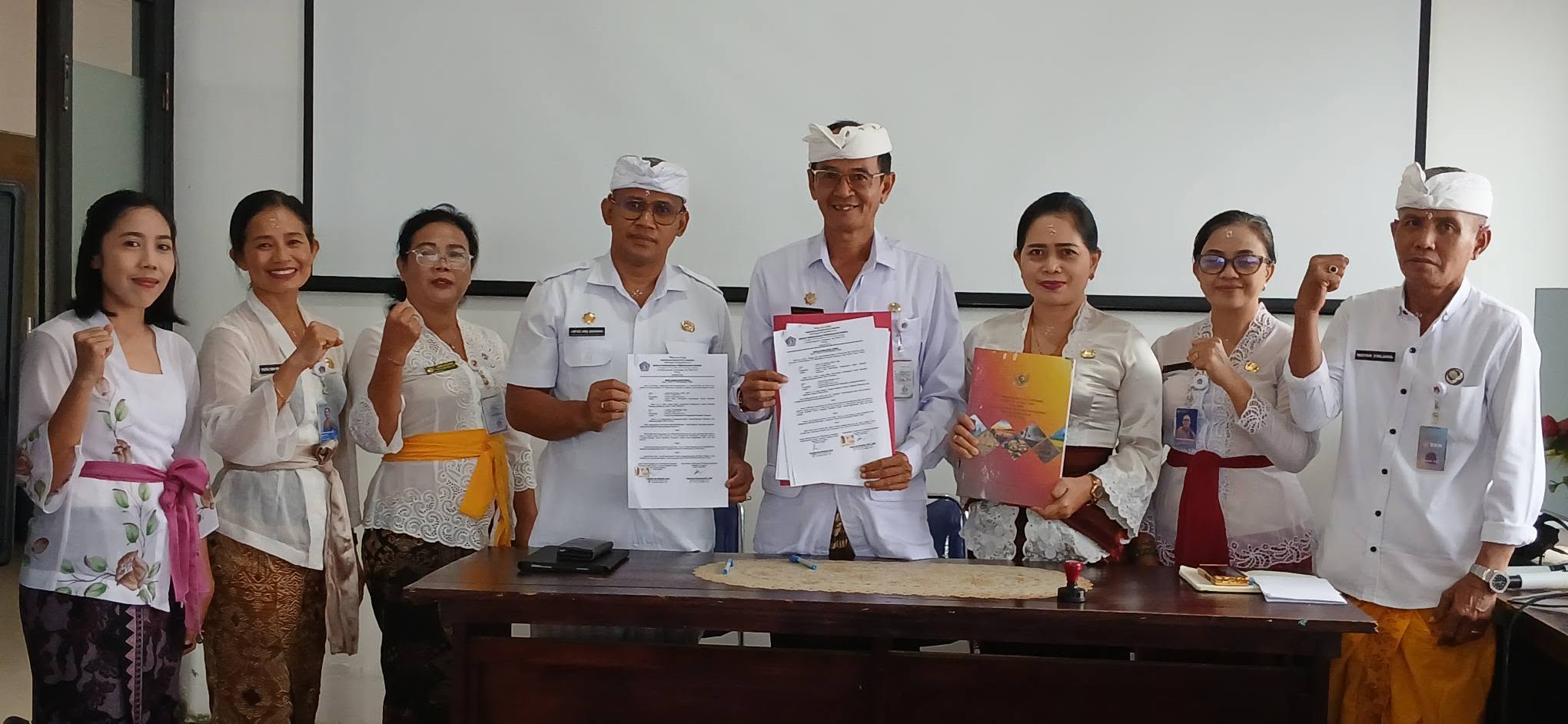 BAPPEDA Kabupaten Klungkung Serahkan Arsip Statis kepada Lembaga Kearsipan Daerah untuk Pelestarian dan Keselamatan Arsip